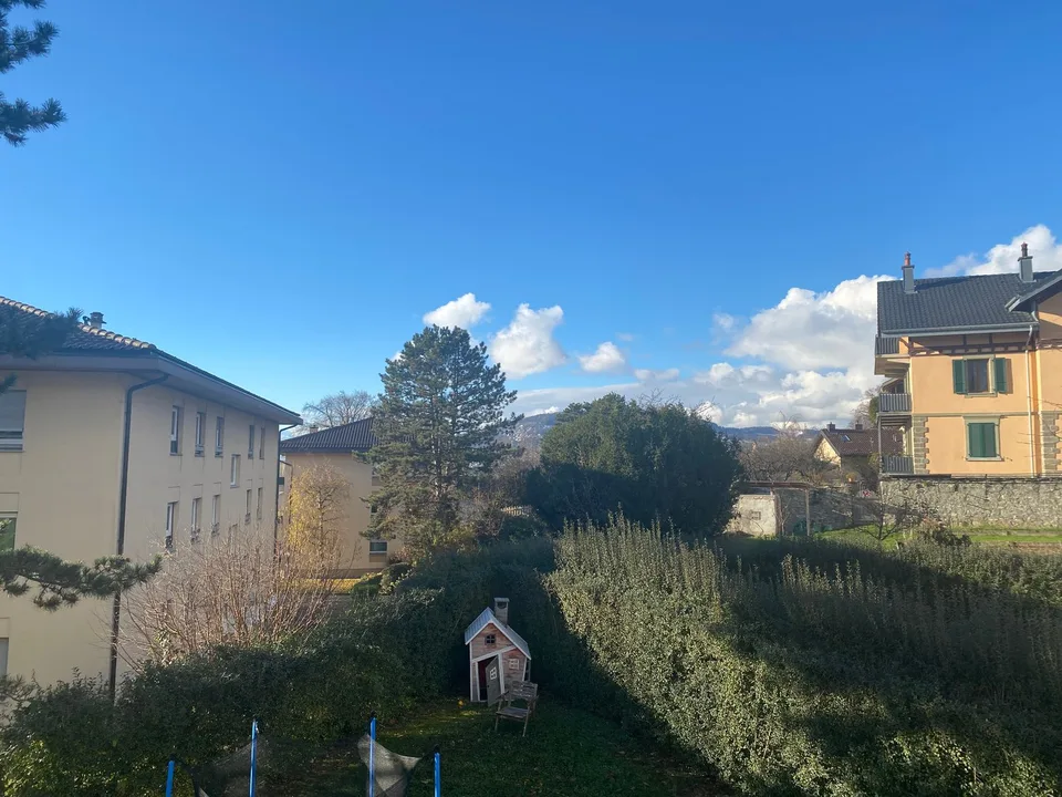 Ampio appartamento duplex di 5.5 locali con vista panoramica a Blonay