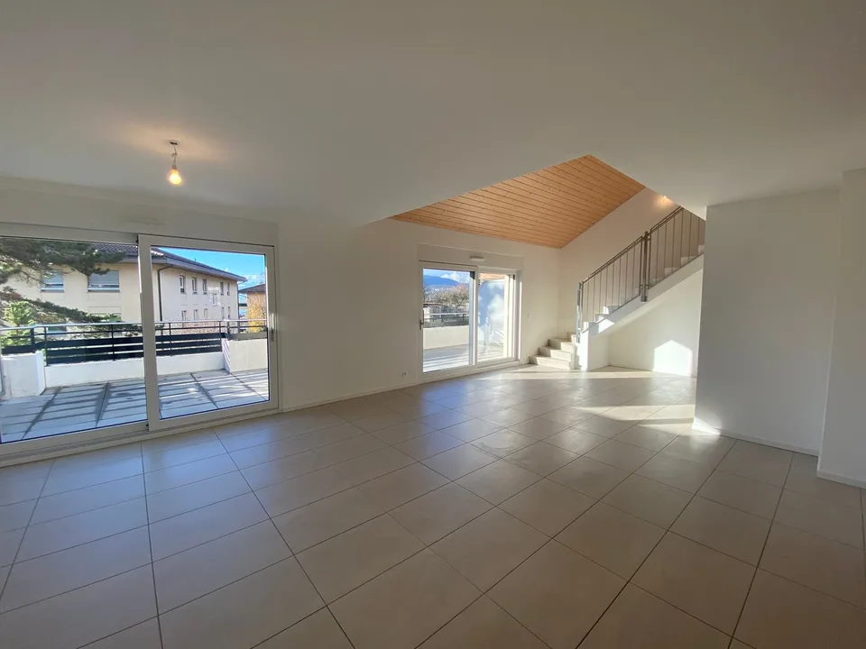 Ampio appartamento duplex di 5.5 locali con vista panoramica a Blonay