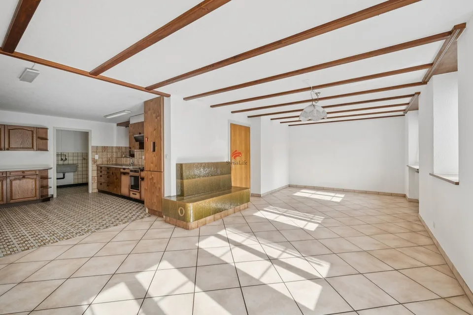 Wohnhaus mit grossem Ökonomiegebäude - Raum für Visionen