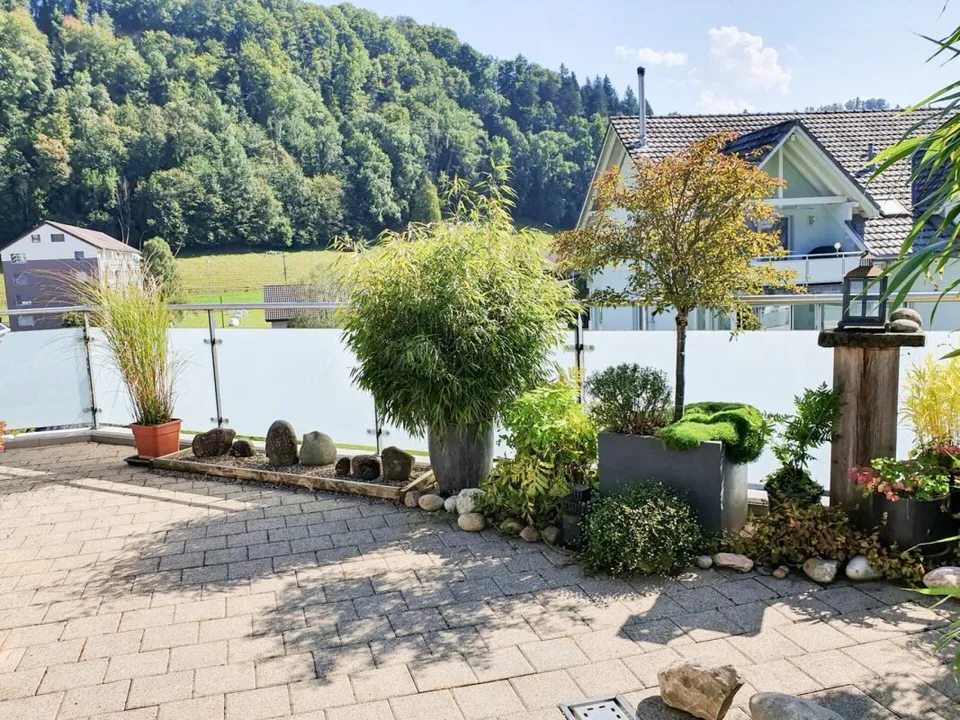 Charmante 3.5 Zimmer Dachwohnung mit Terrasse