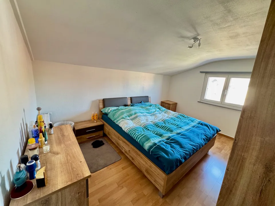 Sehr schönes 4-Zimmer-Duplex-Apartment im 1. Stock – Foto 13 von 16