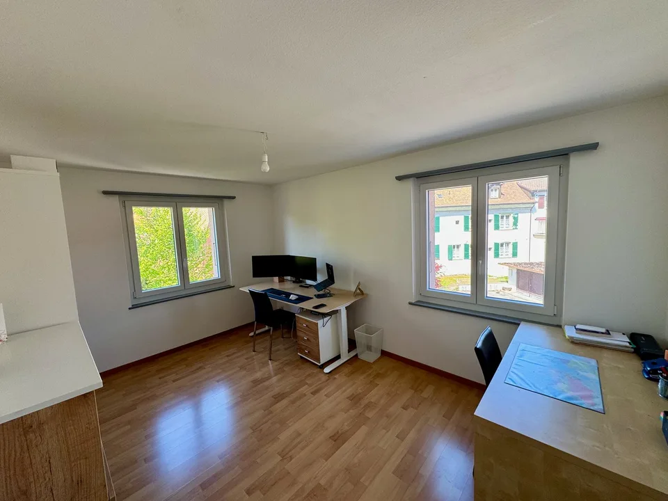Sehr schönes 4-Zimmer-Duplex-Apartment im 1. Stock – Foto 8 von 16