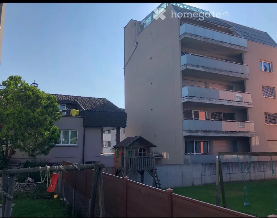 Camera in un appartamento di 4,5 locali in affitto