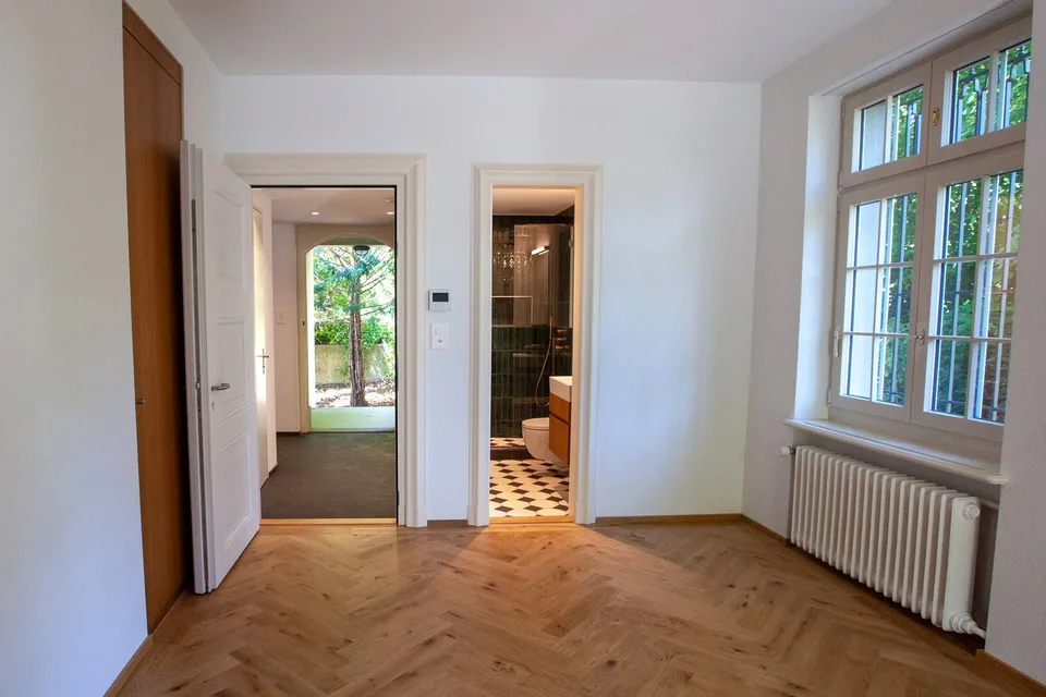 Erstvermietung: Repräsentative 4 ½-Zimmerwohnung mit eigenem Garten in historischer Zürichbergvilla