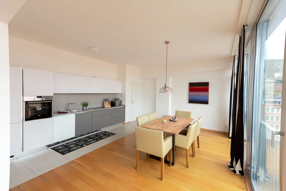 Luxuriöse möblierte 2.5-Zimmer-Wohnung mit Service im Zentrum von Biel – foto 11 di 16