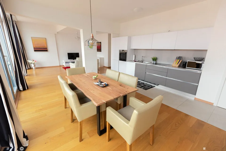 Luxuriöse möblierte 2.5-Zimmer-Wohnung mit Service im Zentrum von Biel – foto 2 di 16