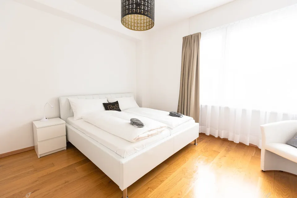Luxuriöse möblierte 2.5-Zimmer-Wohnung mit Service im Zentrum von Biel – foto 3 di 16