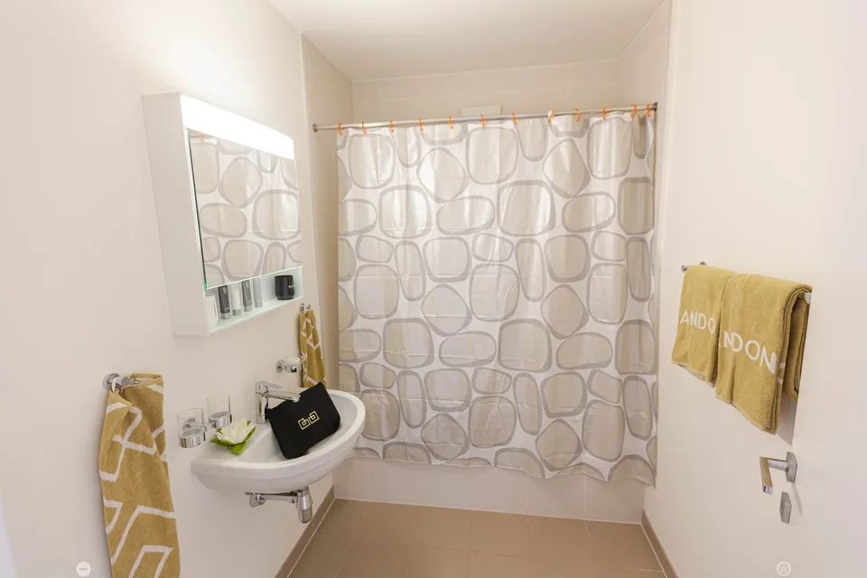 Luxuriöse möblierte 2.5-Zimmer-Wohnung mit Service im Zentrum von Biel – foto 5 di 16