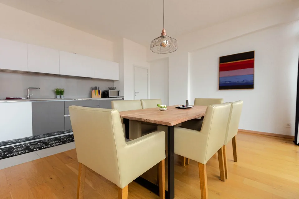Luxuriöse möblierte 2.5-Zimmer-Wohnung mit Service im Zentrum von Biel – foto 12 di 16