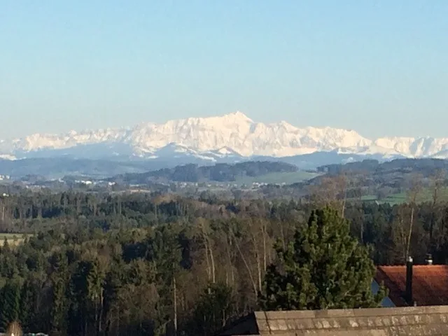 Ampia terrazza sul tetto parzialmente coperta con vista sul Säntis