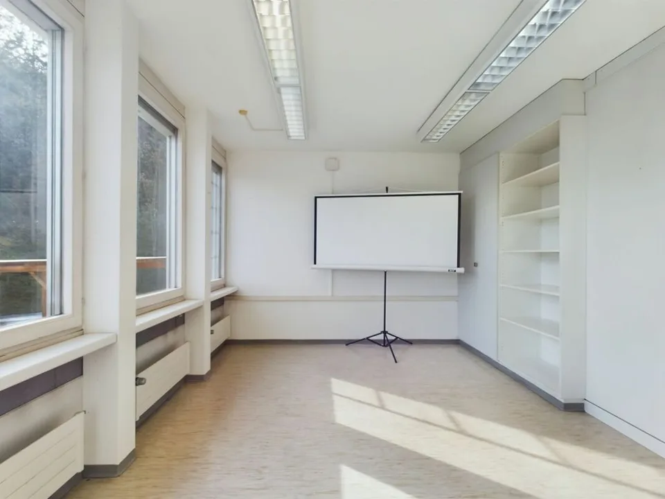 Spazi uffici moderni e versatili a Hendschiken!