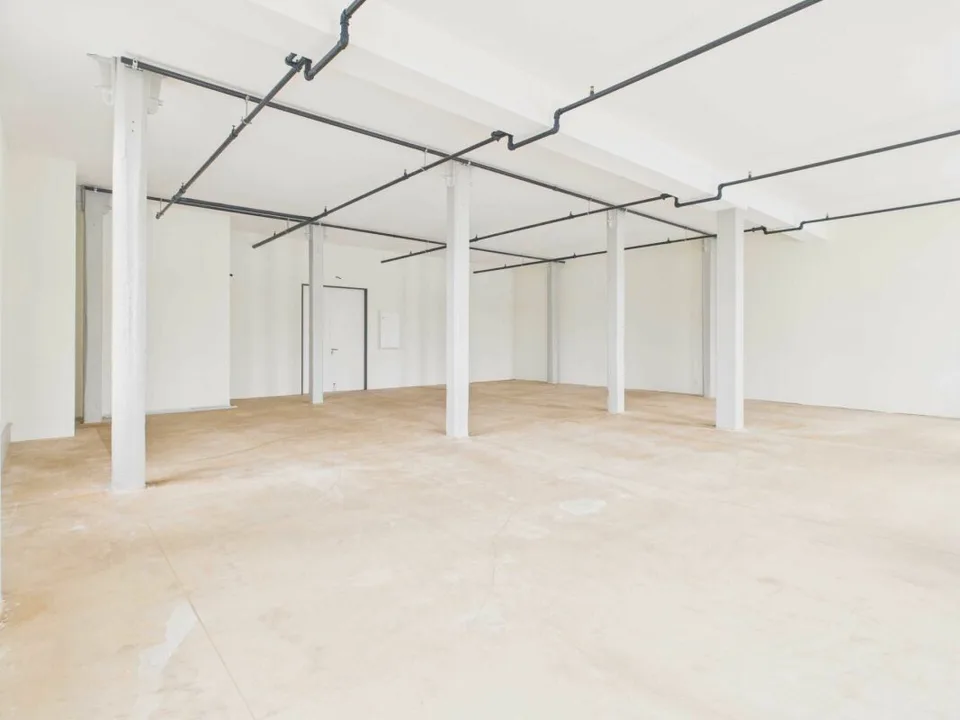 Flexible Gewerbeflächen in modernem Gewerbehaus mit exklusivem Rohausbau
