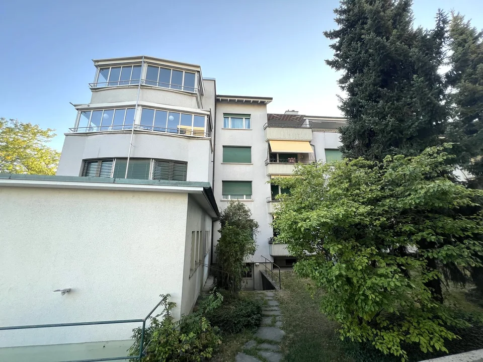 Geräumige 3.5-Zimmer-Wohnung mit Balkon und herrlicher Aussicht in Allschwil