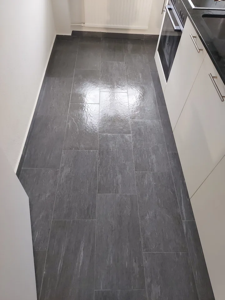 Appartamento di 4 camere in una posizione tranquilla e familiare a Brügg