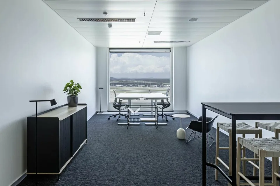 Prime Center 3 - Spazio ufficio con vista sul traffico aereo