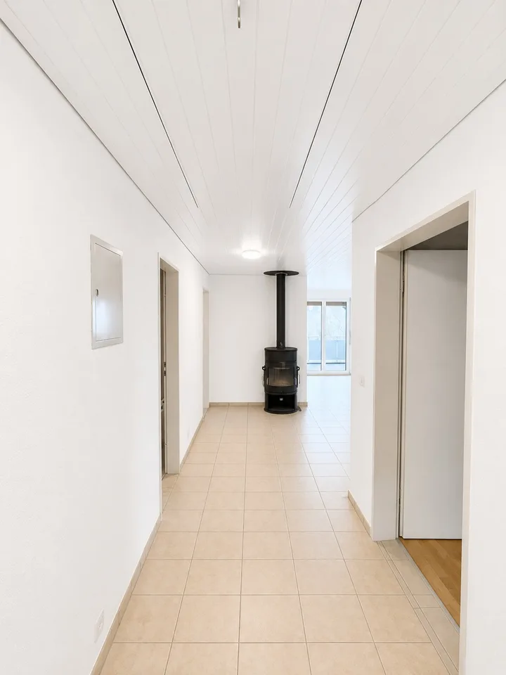 Appartamento mansardato originale di 3,5 locali con ampio balcone e soffitta privata