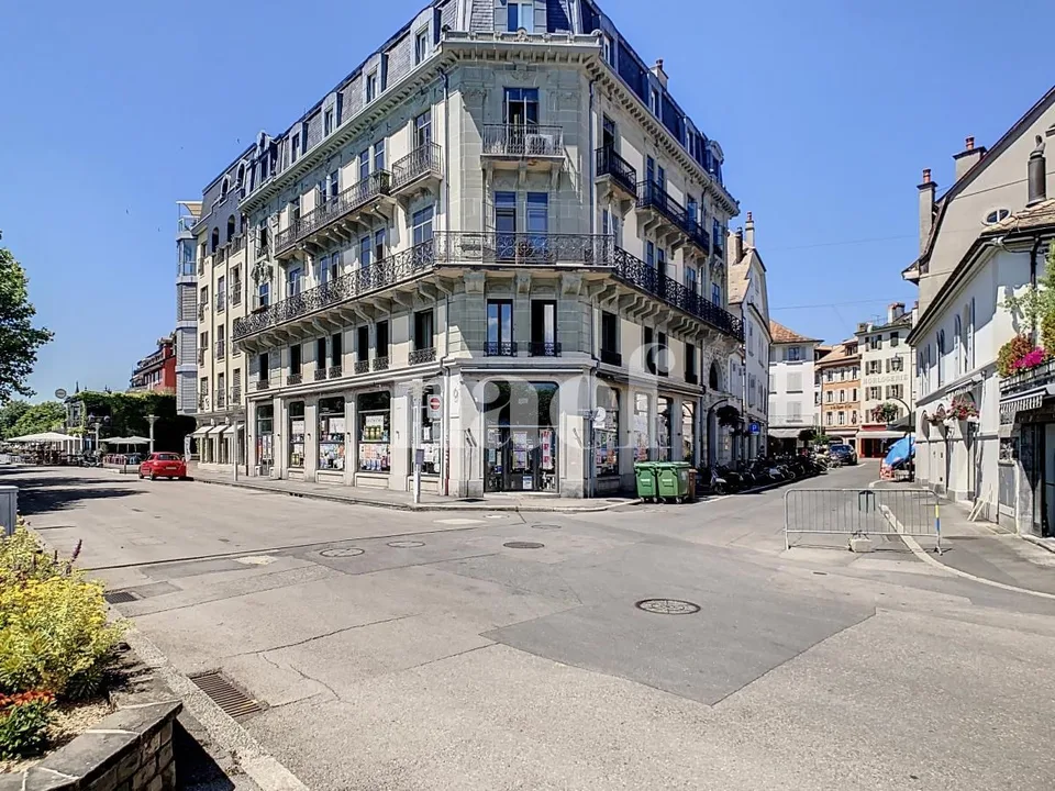 Adresse emblématique au bord du lac