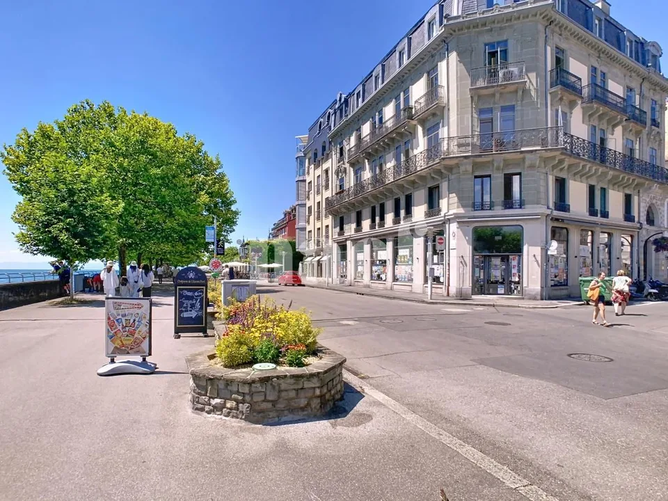 Adresse mit Präsenz am Seeufer