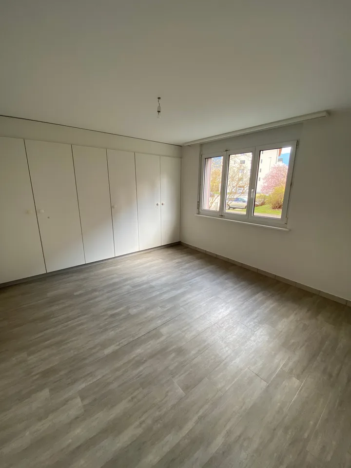 Prächtige 3.5-Zimmer-Wohnung im Erdgeschoss in Fleurier
