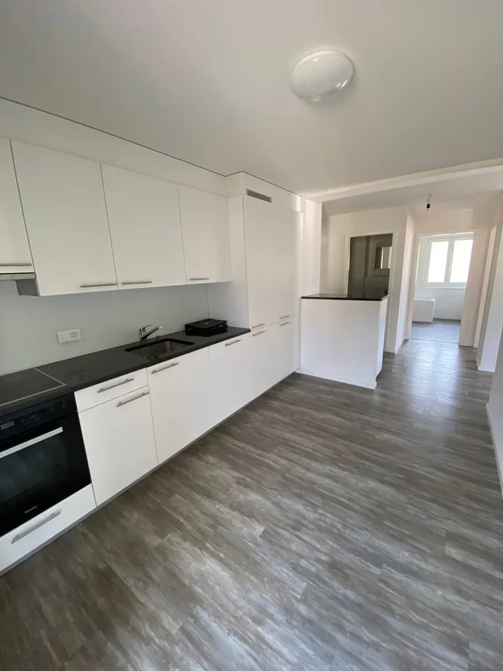 Prächtige 3.5-Zimmer-Wohnung im Erdgeschoss in Fleurier