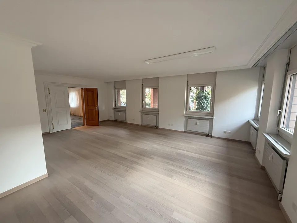 Objet commercial lumineux / salle de pratique au centre-ville (Claragraben) – photo 8 sur 13