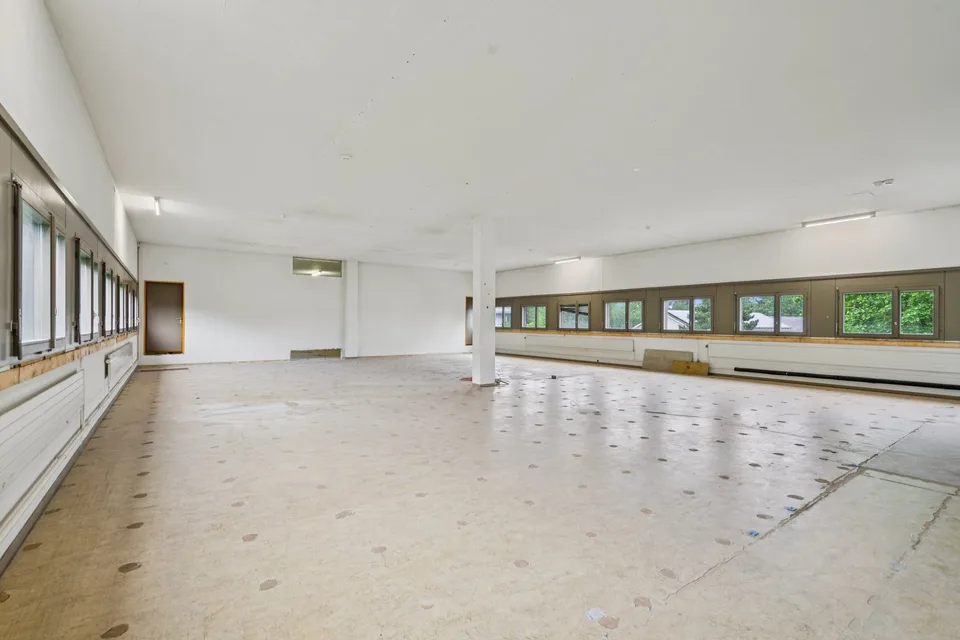 Spazio commerciale / magazzino polivalente in una posizione centrale a Uzwil