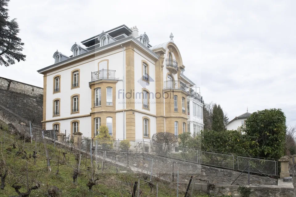 Dans maison de maître début XXème, bel appartement avec cachet.