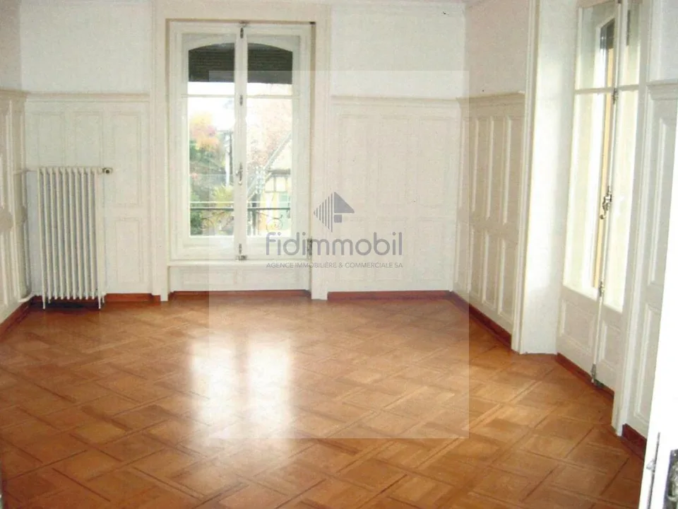 In einem Herrenhaus aus dem Beginn des 20. Jahrhunderts, schöne Wohnung mit Charme. – Foto 6 von 9
