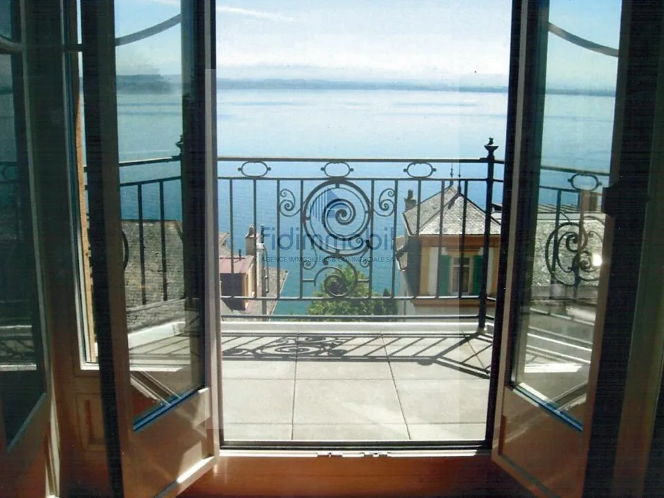 In una villa del principio del XX secolo, bel appartamento con fascino.