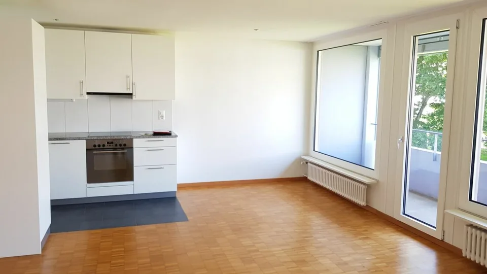 Exklusive, lichtdurchflutete Wohnung mit traumhaftem Ausblick ins Grüne und weitläufigem Balkon.