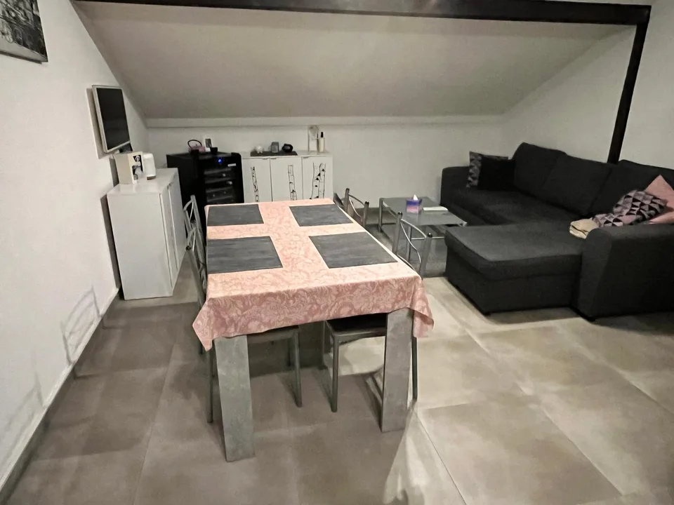 Zu vermieten hübsche Wohnung in einem kleinen Gebäude
