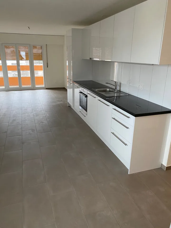 Helles 3-Zimmer-Wohnung mit Balkon im 6. Stock – La Chaux-de-Fonds