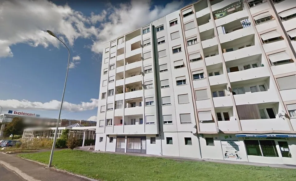 Belle arcade au rez-de-chaussée à proximité de toutes commodités