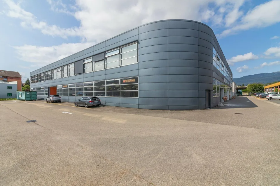 Opportunité -  ZI Champ-Colin - belle surface de 690m2 (3 mois offert)
