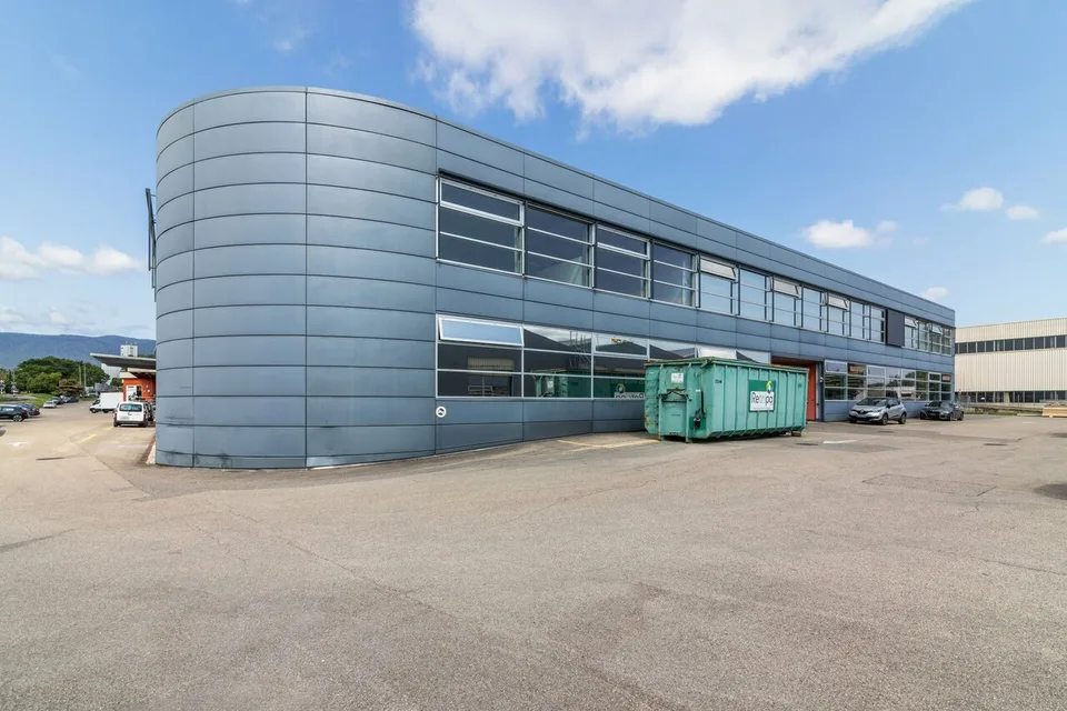 Opportunité -  ZI Champ-Colin - belle surface de 690m2 (3 mois offert)