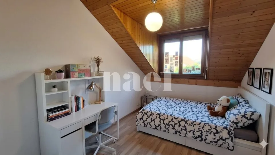 Bella villa a schiera con 5 locali, terrazza e grande giardino recintato
