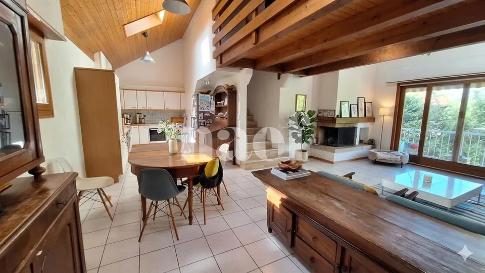 Bella villa a schiera con 5 locali, terrazza e grande giardino recintato