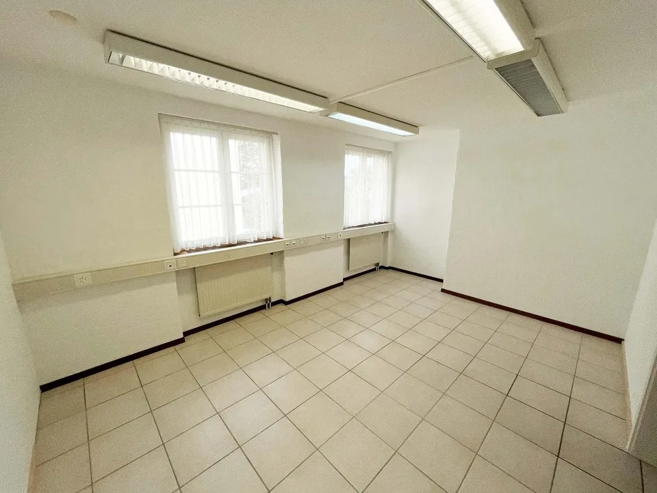 Spazio commerciale di 60 m² in affitto a St-Sulpice