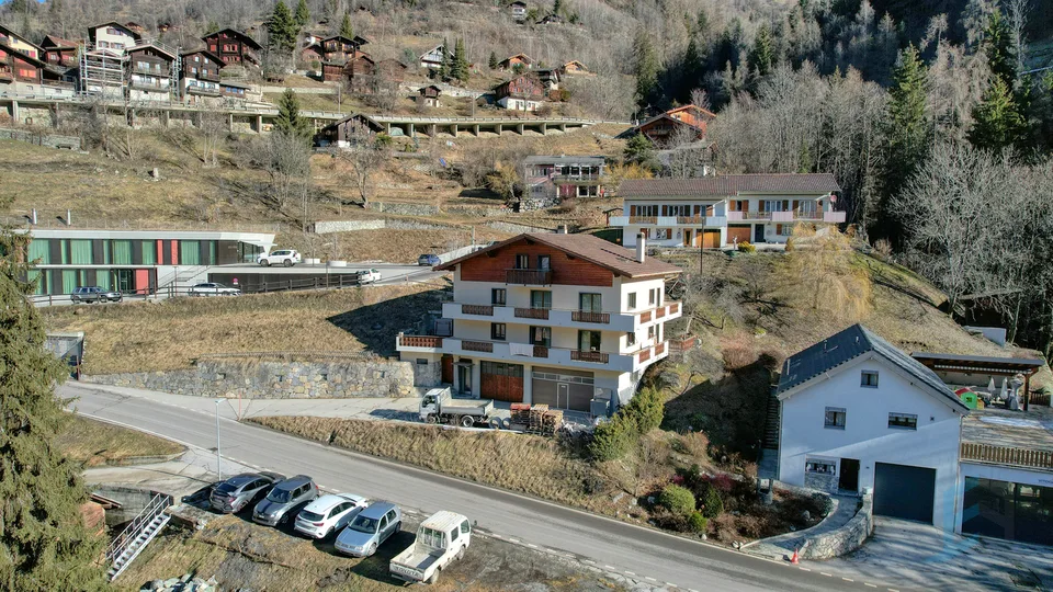 A LOUER Bel appartement rénové de 3 ½ pièces au dernier étage – Foto 12 von 13