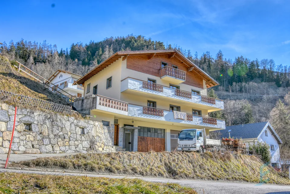 A LOUER Bel appartement rénové de 3 ½ pièces au dernier étage