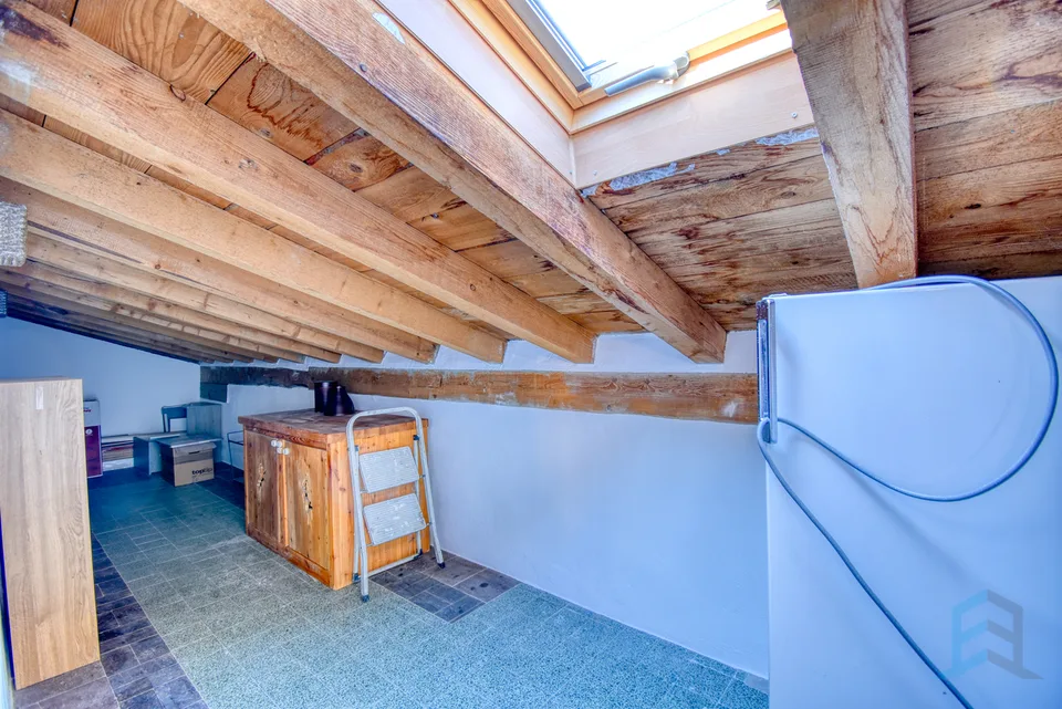 A LOUER Bel appartement rénové de 3 ½ pièces au dernier étage – Foto 9 von 13