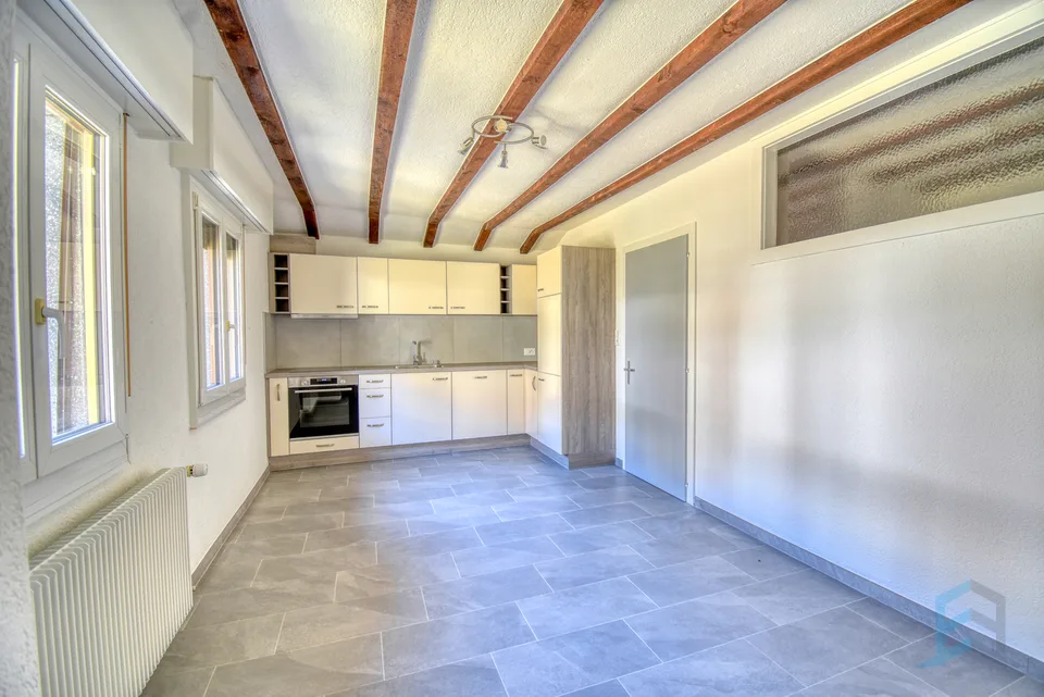 A LOUER Bel appartement rénové de 3 ½ pièces au dernier étage