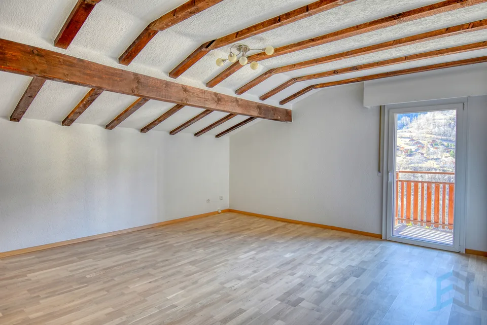 A LOUER Bel appartement rénové de 3 ½ pièces au dernier étage