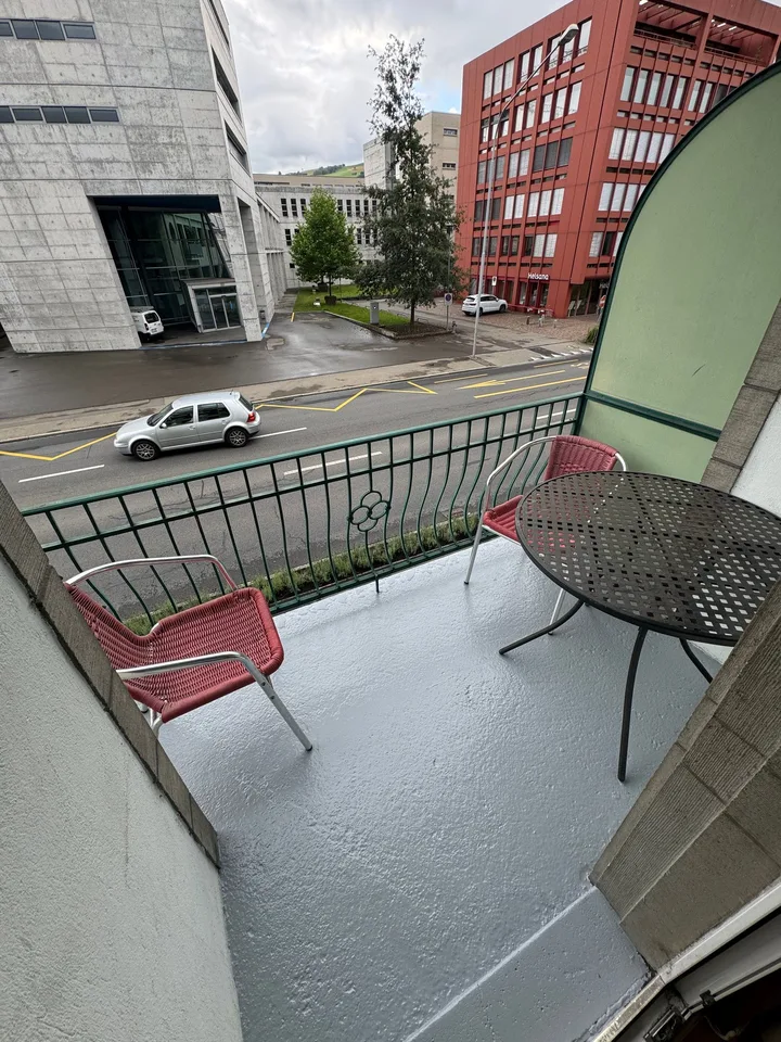 Frisch saniertes und neu möbliertes Studio zu vermieten