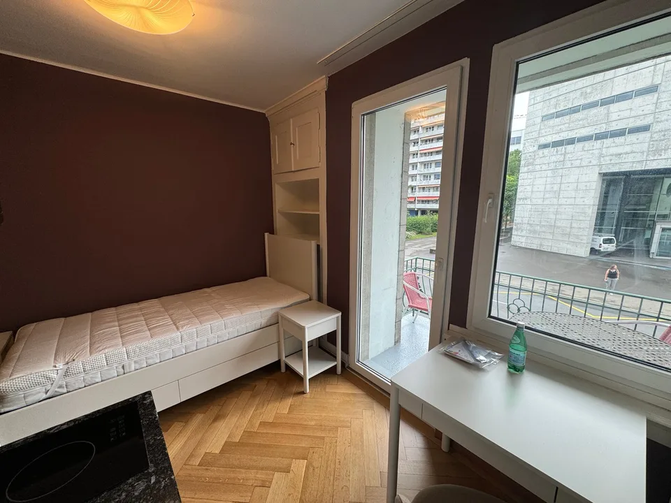 Frisch saniertes und neu möbliertes Studio zu vermieten