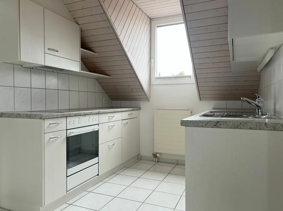 Schöne und gepflegte 4.5 Zimmer Dachwohnung mit Gartensitzplatz