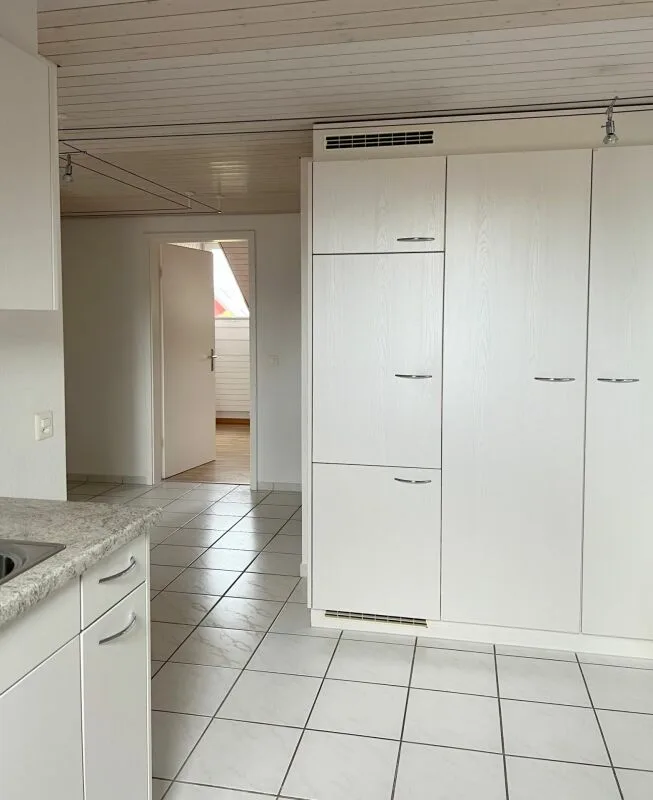 Schöne und gepflegte 4.5 Zimmer Dachwohnung mit Gartensitzplatz