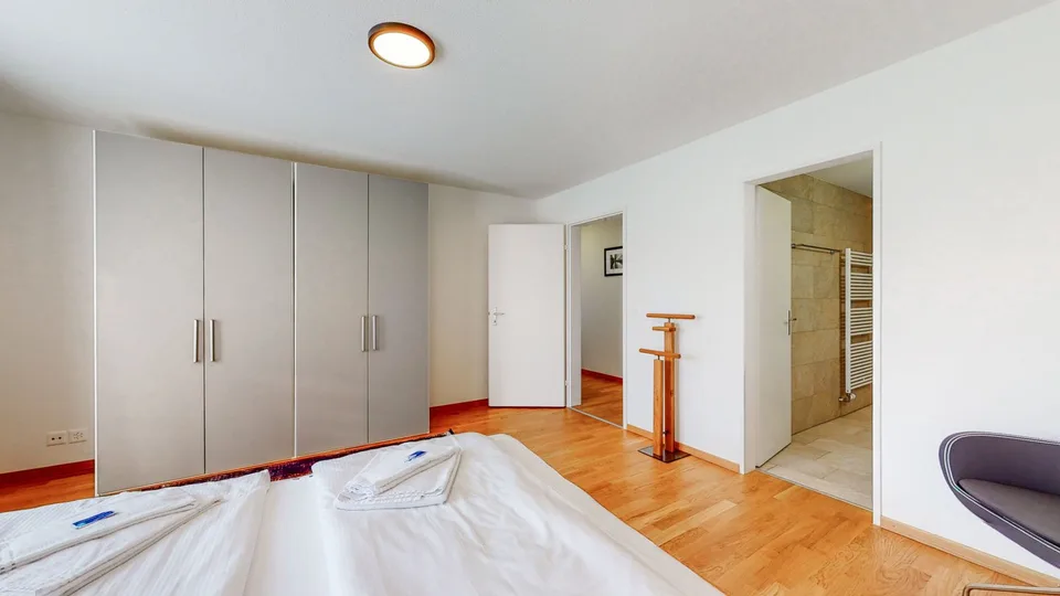 Appartement élégant de 4 pièces meublé avec cheminée et 3 balcons à Zürich Seefeld – photo 27 sur 30