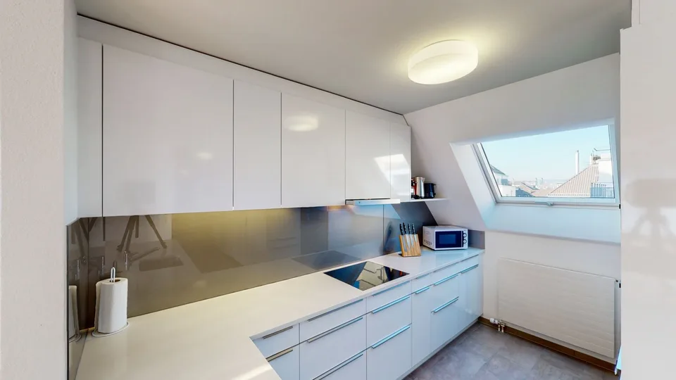 Appartement élégant de 4 pièces avec cheminée et 3 balcons à Zürich Seefeld