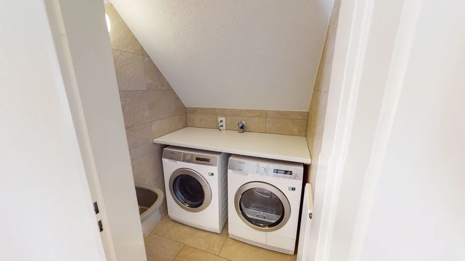 Appartement élégant de 4 pièces meublé avec cheminée et 3 balcons à Zürich Seefeld – photo 19 sur 30